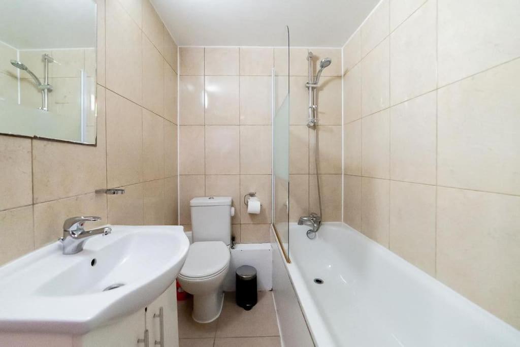 2 Bedroom Apartment London Exteriör bild