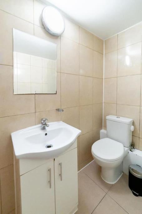 2 Bedroom Apartment London Exteriör bild